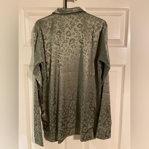 BoohooMAN Size XS Satin Olive Jacquard Animal Print Longsleeve Revere Shirt - Picture 2 of 3